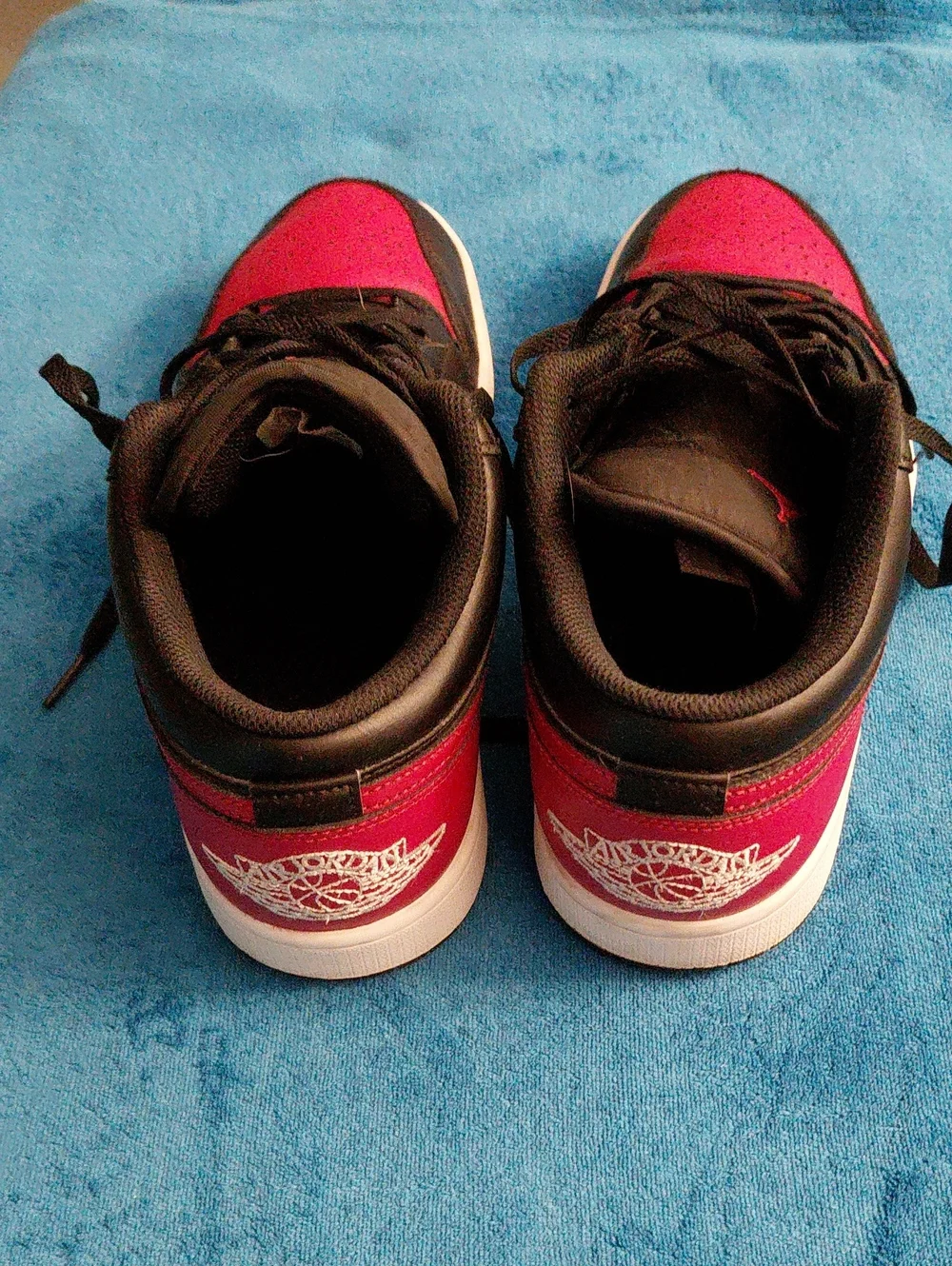 Nike Air Jordan Men's Size 9. 1 Low 553558 067 Black, Summit White Varsity Red